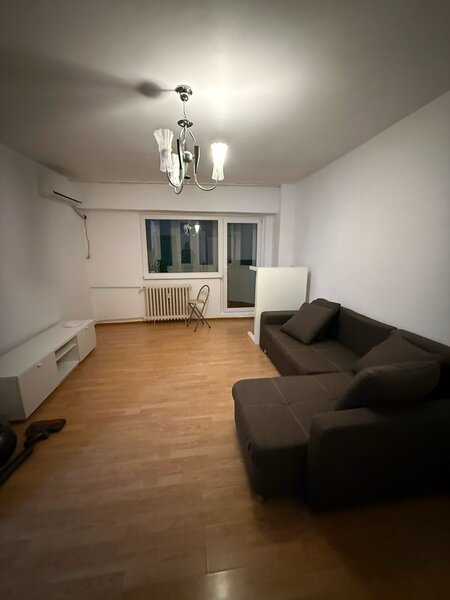 Piata Muncii, Mihai Bravu, stradal, 2 min. metrou, 42 mp, bloc mixt,